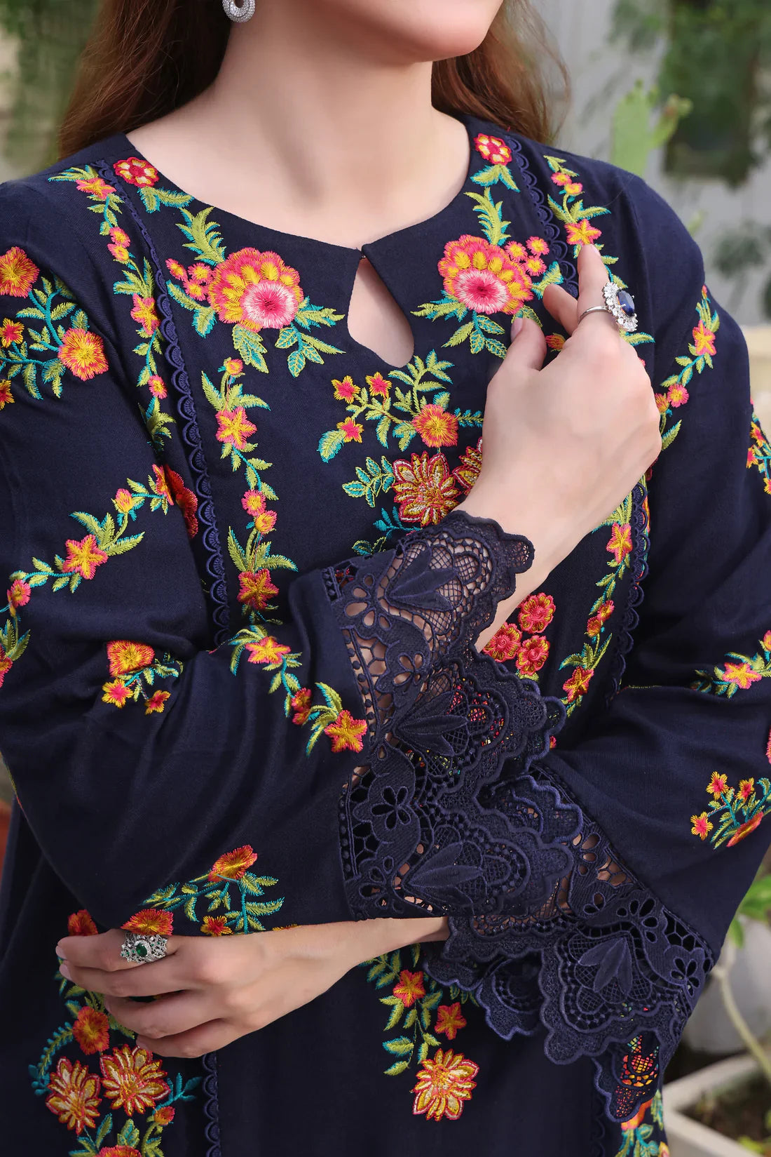 3 PC EMBROIDERED DHANAK SUIT - BG821