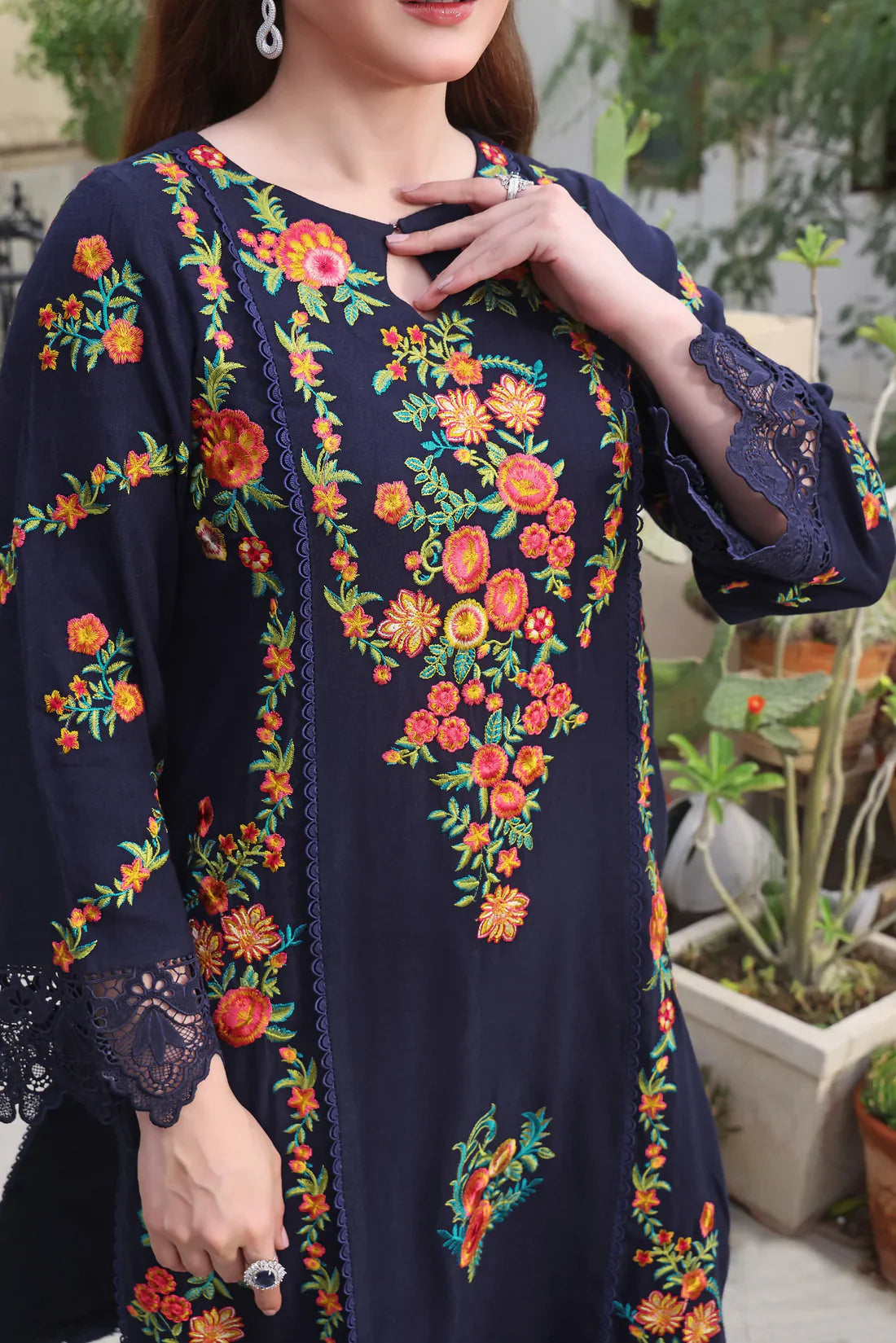 3 PC EMBROIDERED DHANAK SUIT - BG821