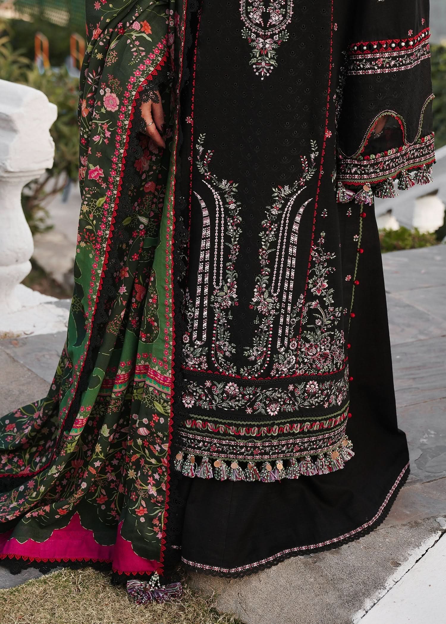 3 PC EMBROIDERED DHANAK SUIT - BG823