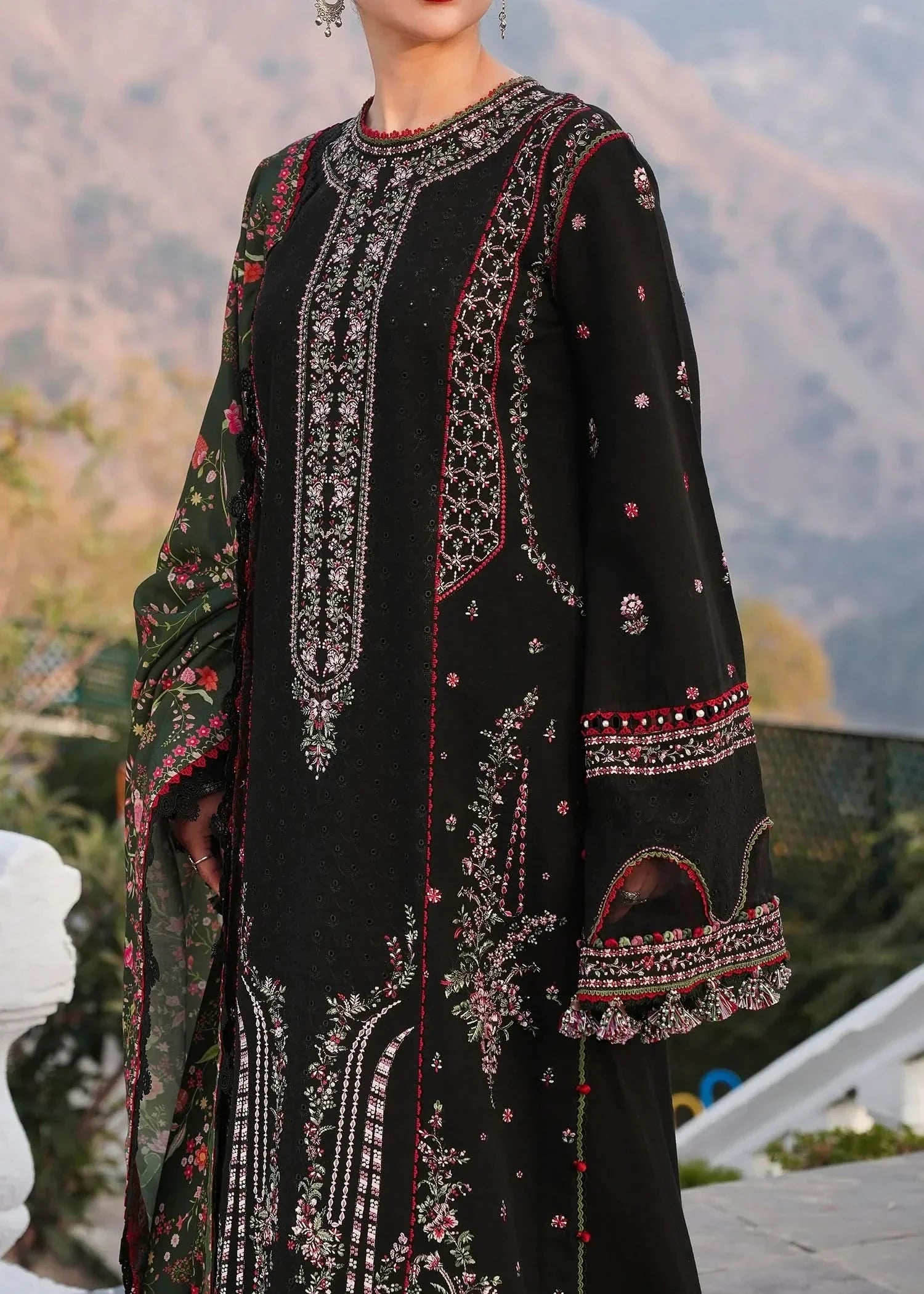 3 PC EMBROIDERED DHANAK SUIT - BG823