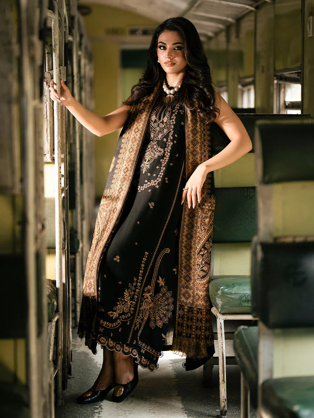 3 PC EMBROIDERED DHANAK SUIT - BG822