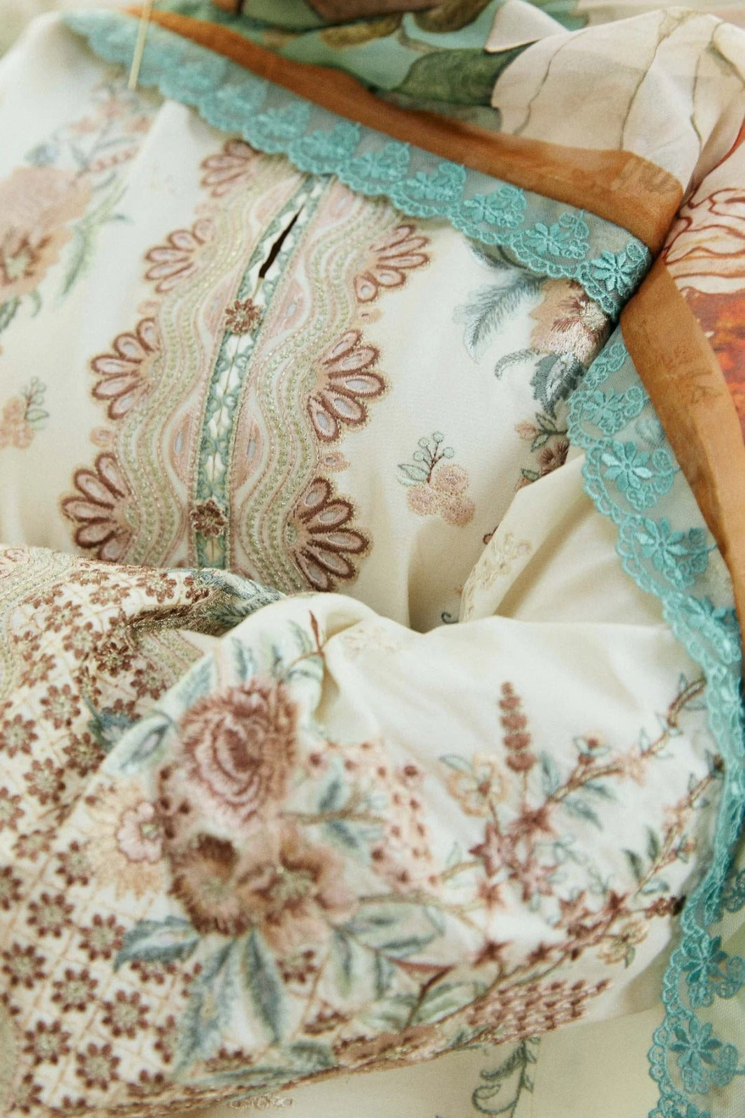 COCO BY ZARA SHAHJAHAN Lawn Unstitched 3PC Suit - RR3035