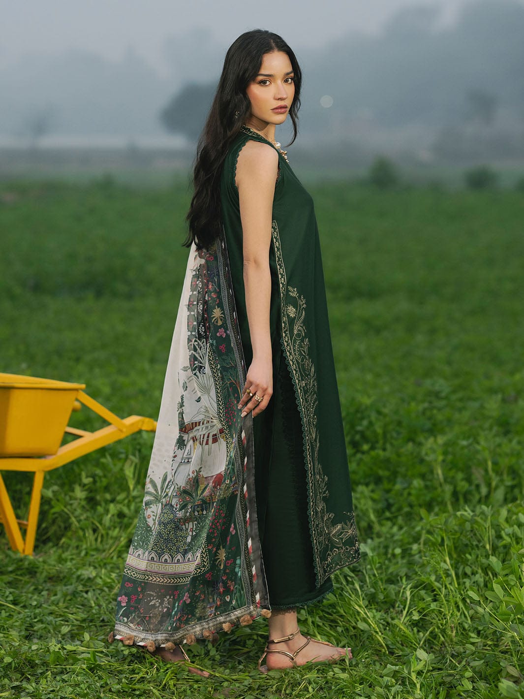 IZEL Premium Lawn Unstitched 3Pc Suit - RR3045