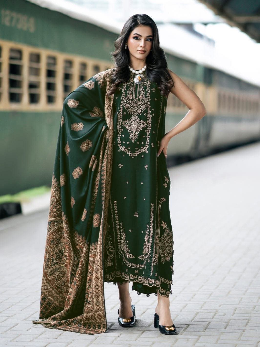 3 PC EMBROIDERED DHANAK SUIT - BG822